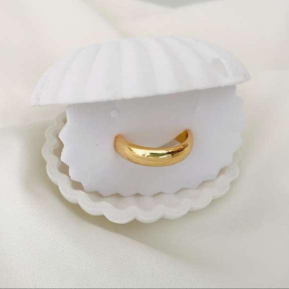 Thick Band Ring - Picture 2 of 10